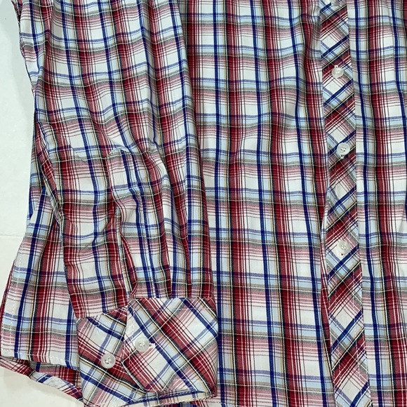 Elliott Long Sleeve Button Dress Shirt. Button pockets and adjustable cuffs. - Picture 4 of 8